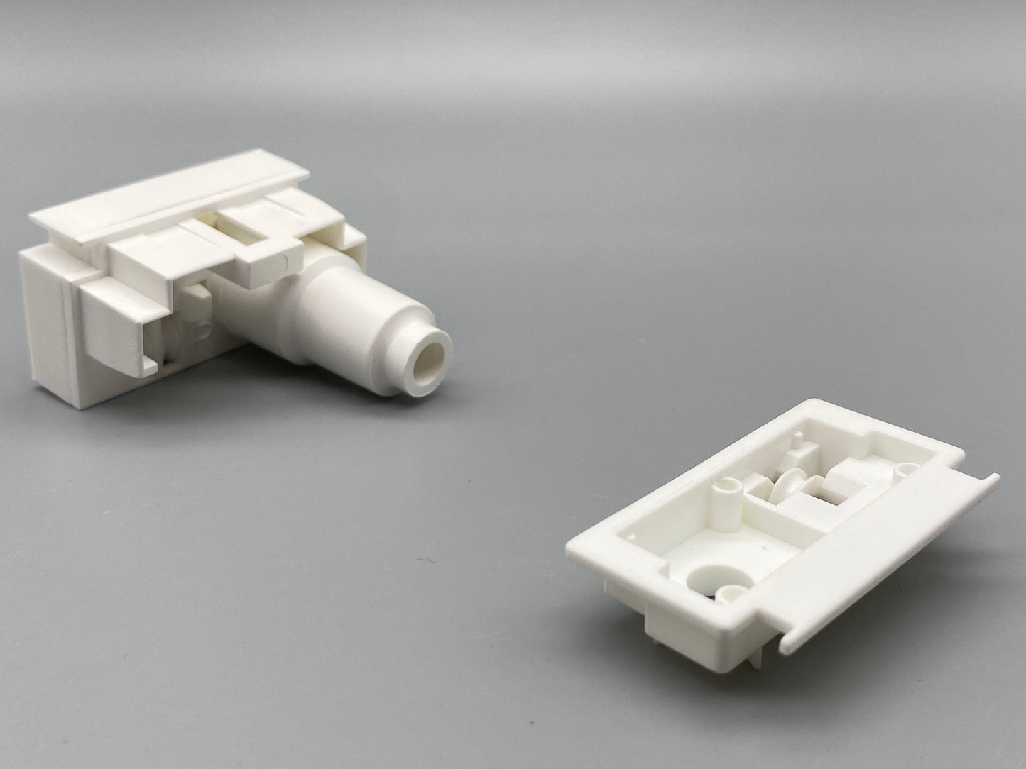 Vertical Slim 40mm Wide Headrail Sidewinder With End Cap - White