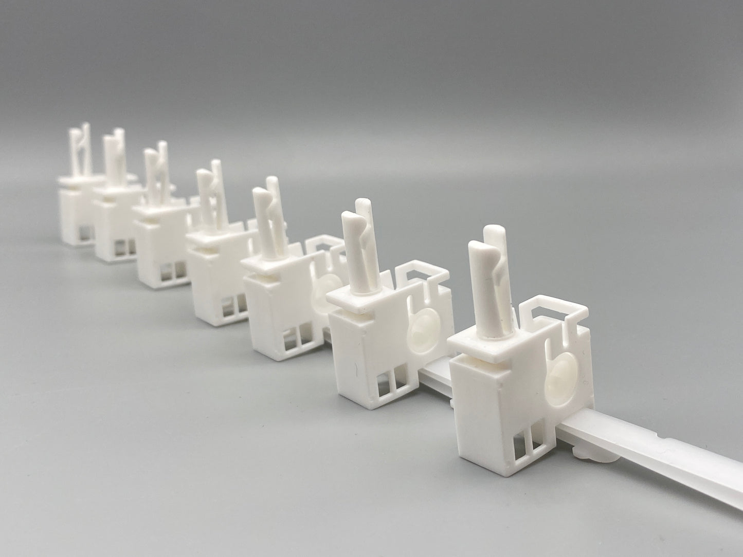Linked Runner 89mm - H-Shape Hook Vertical Narrow Headrail - Right & Left Hand - Pack of 10