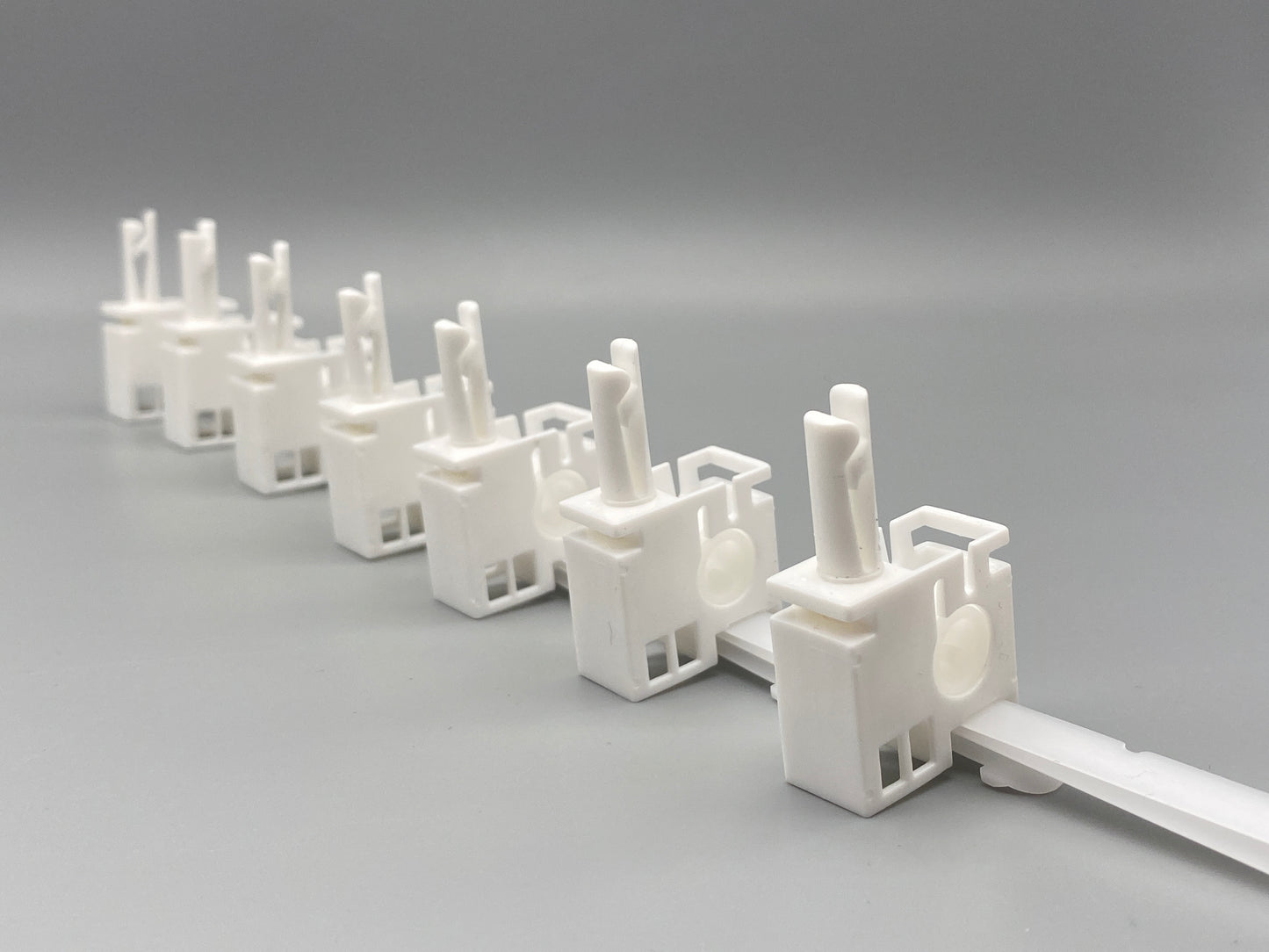 Linked Runner 89mm - H-Shape Hook Vertical Narrow Headrail - Right & Left Hand - Pack of 10