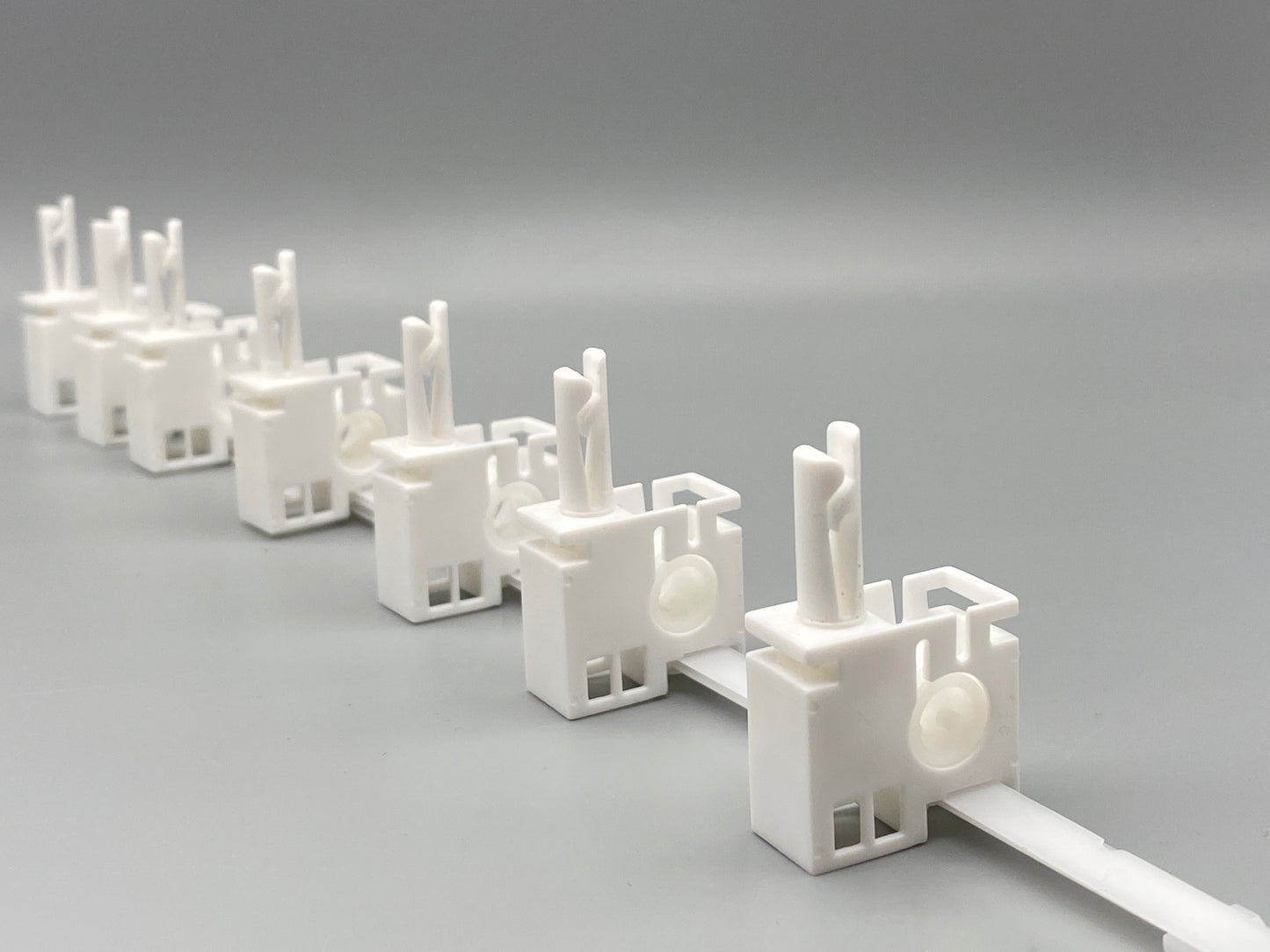 Linked Runner 89mm - H-Shape Hook Vertical Narrow Headrail - Right & Left Hand - Pack of 10