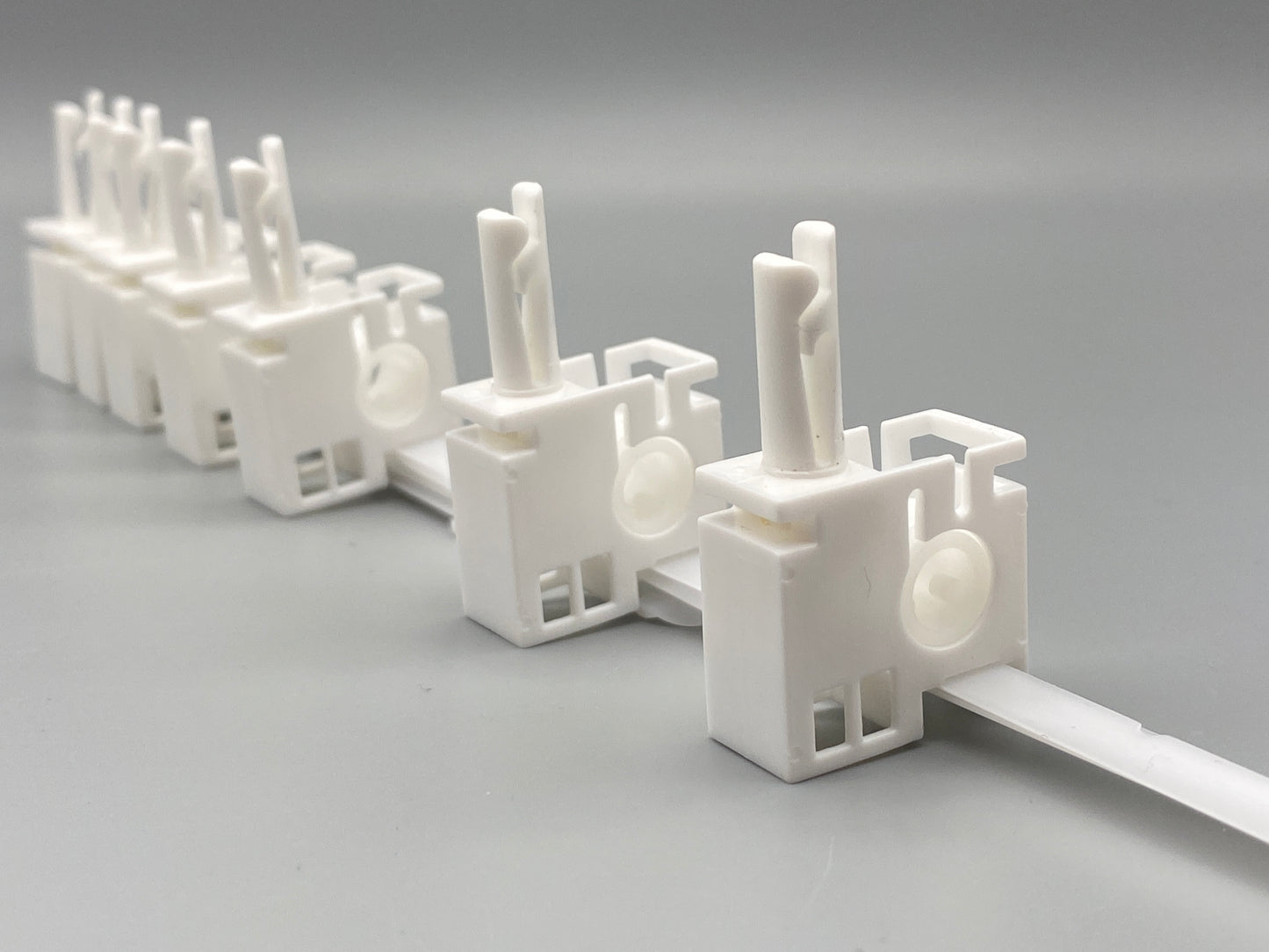 Linked Runner 89mm - H-Shape Hook Vertical Narrow Headrail - Right & Left Hand - Pack of 10
