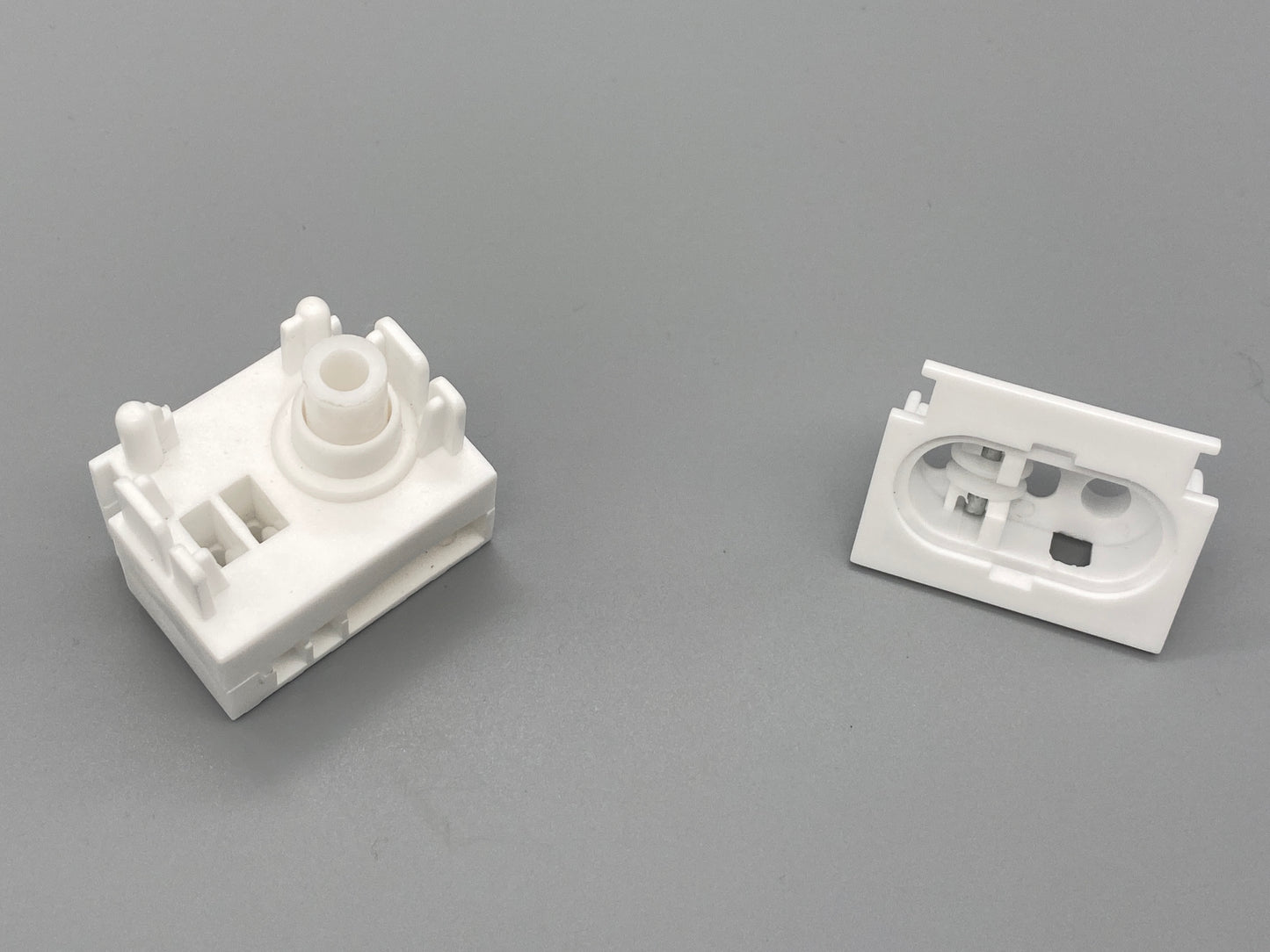 Vertical Classic Headrail Sidewinder With End Cap - White