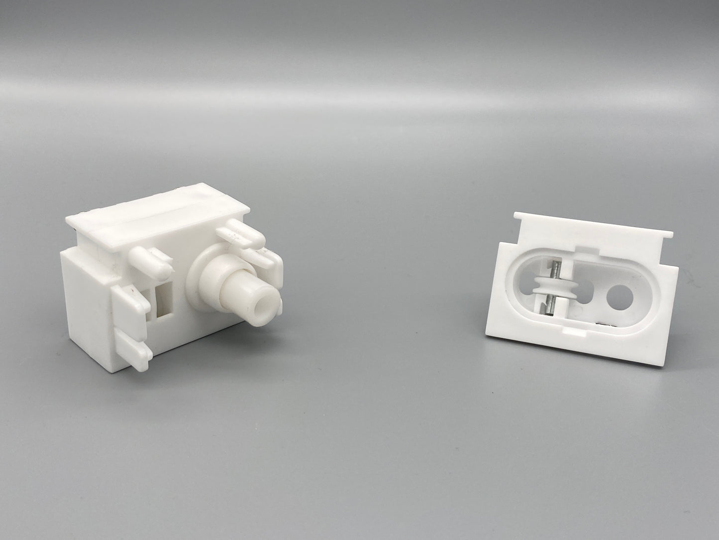 Vertical Classic Headrail Sidewinder With End Cap - White