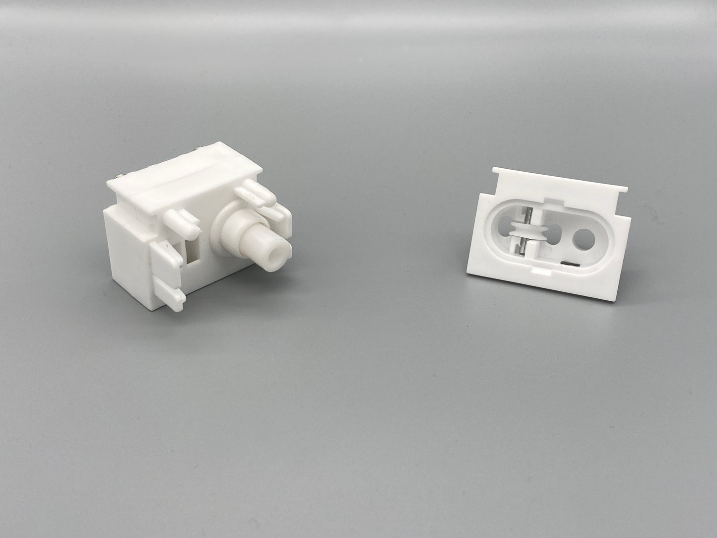 Vertical Classic Headrail Sidewinder With End Cap - White