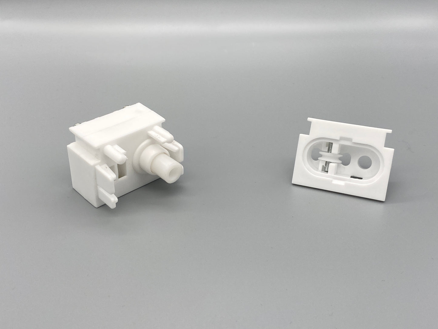 Vertical Classic Headrail Sidewinder With End Cap - White