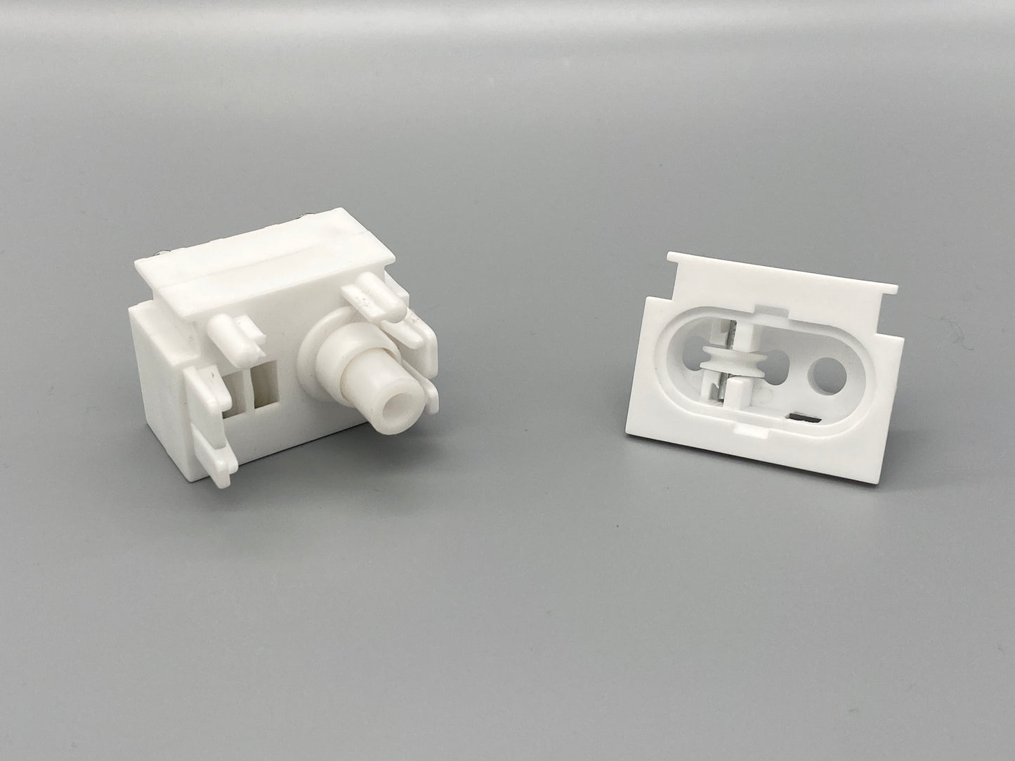 Vertical Classic Headrail Sidewinder With End Cap - White