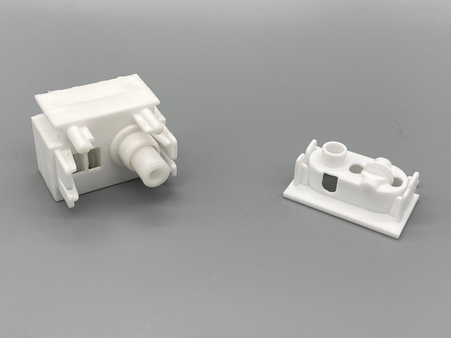 Vertical Classic Headrail Sidewinder With End Cap - White