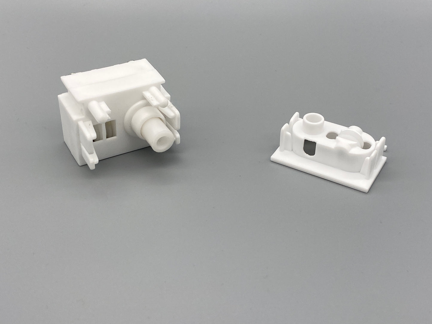 Vertical Classic Headrail Sidewinder With End Cap - White